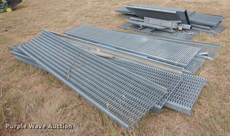 image for item LB9921 Approximately 15 catwalks