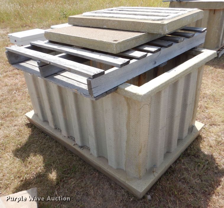 image for item LB9924 (7) fiberglass vaults