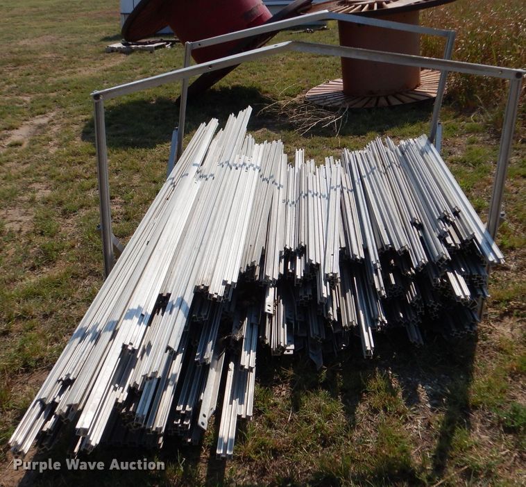 image for item LB9934 Approximately 90 aluminum pipes