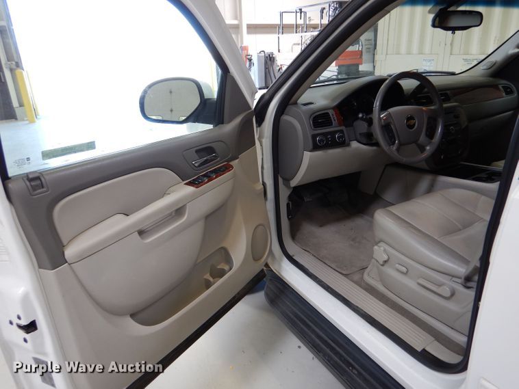 image for item LB9962 2011 Chevrolet Suburban LT 1500  SUV