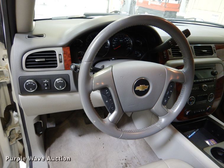 image for item LB9962 2011 Chevrolet Suburban LT 1500  SUV