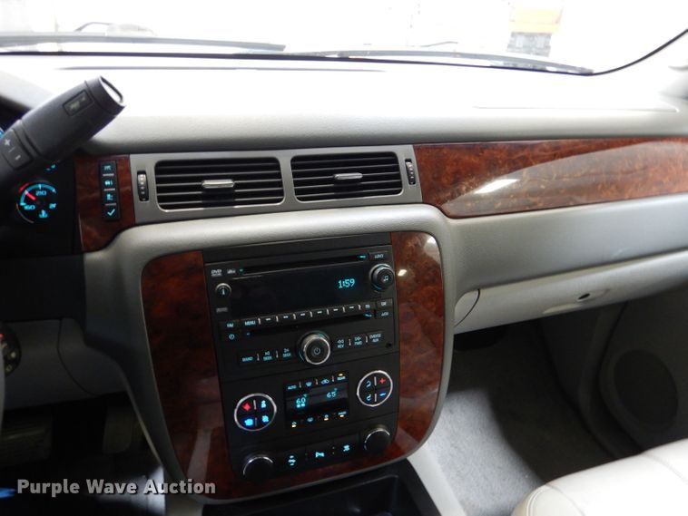 image for item LB9962 2011 Chevrolet Suburban LT 1500  SUV