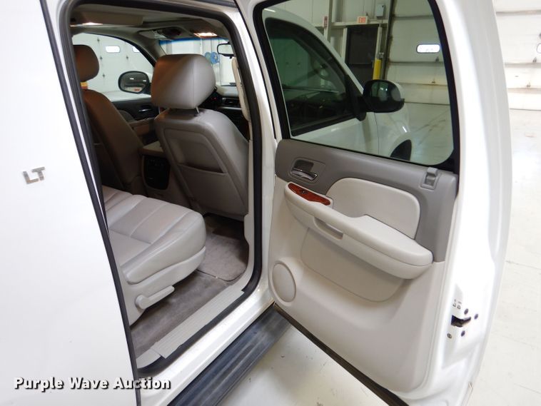 image for item LB9962 2011 Chevrolet Suburban LT 1500  SUV