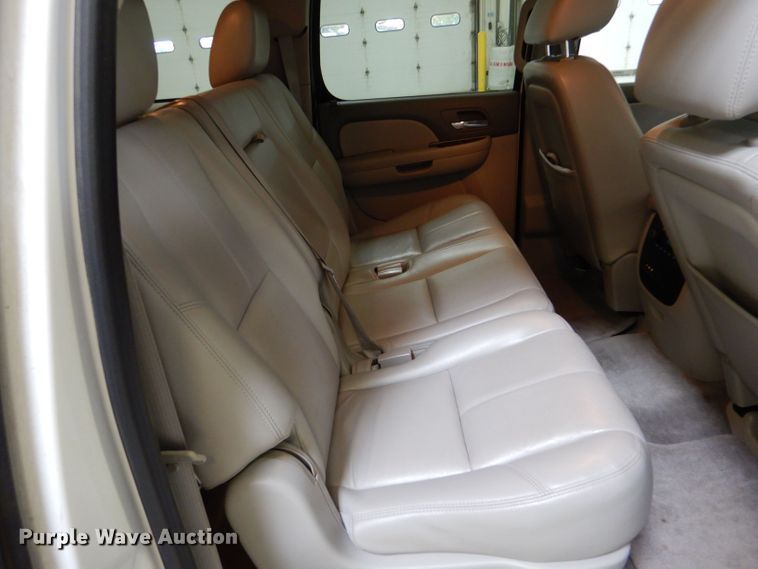 image for item LB9962 2011 Chevrolet Suburban LT 1500  SUV