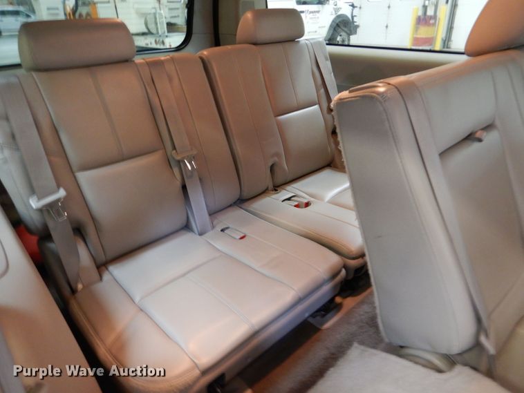 image for item LB9962 2011 Chevrolet Suburban LT 1500  SUV