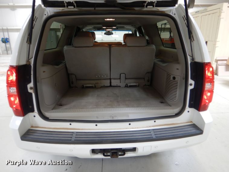 image for item LB9962 2011 Chevrolet Suburban LT 1500  SUV