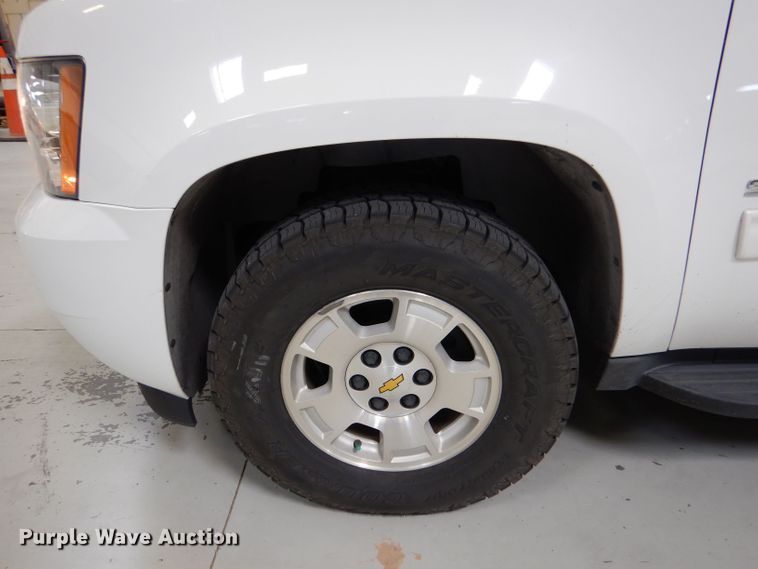 image for item LB9962 2011 Chevrolet Suburban LT 1500  SUV