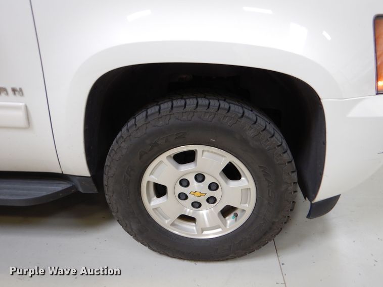 image for item LB9962 2011 Chevrolet Suburban LT 1500  SUV