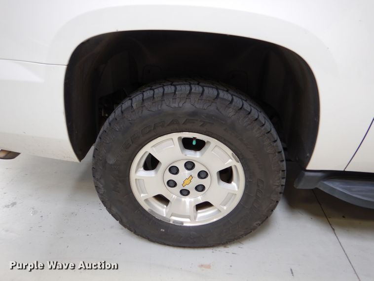 image for item LB9962 2011 Chevrolet Suburban LT 1500  SUV