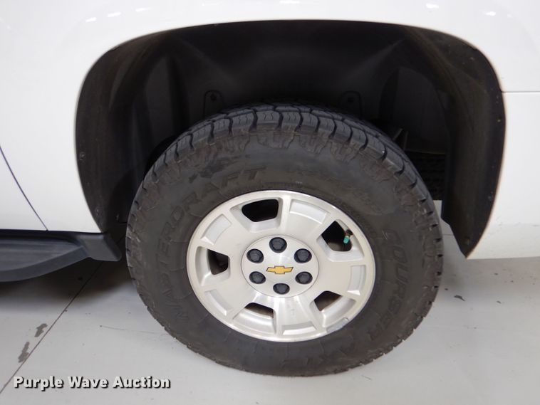 image for item LB9962 2011 Chevrolet Suburban LT 1500  SUV