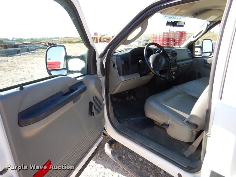 image for item LB9965 2006 Ford F350 Super Duty XL  brush fire truck