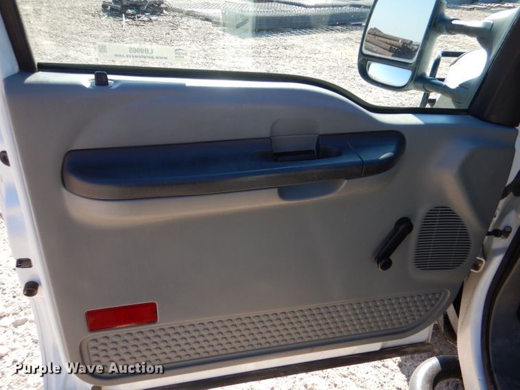 image for item LB9965 2006 Ford F350 Super Duty XL  brush fire truck