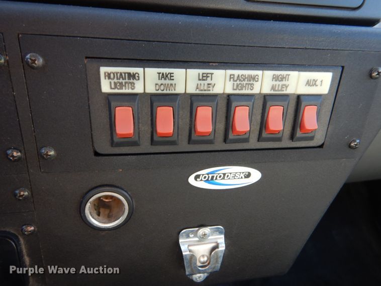 image for item LB9965 2006 Ford F350 Super Duty XL  brush fire truck