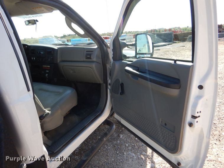 image for item LB9965 2006 Ford F350 Super Duty XL  brush fire truck