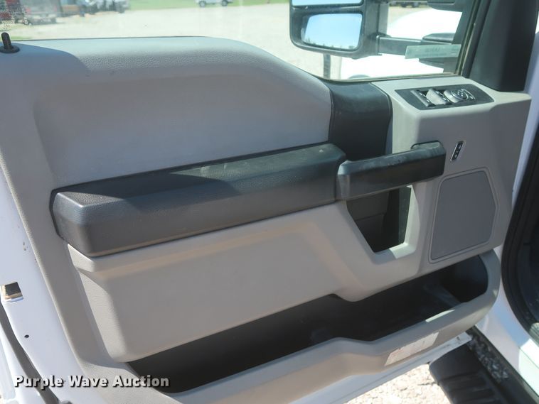 image for item LK9130 2018 Ford F450 Super Duty XL  SuperCab utility / service truck