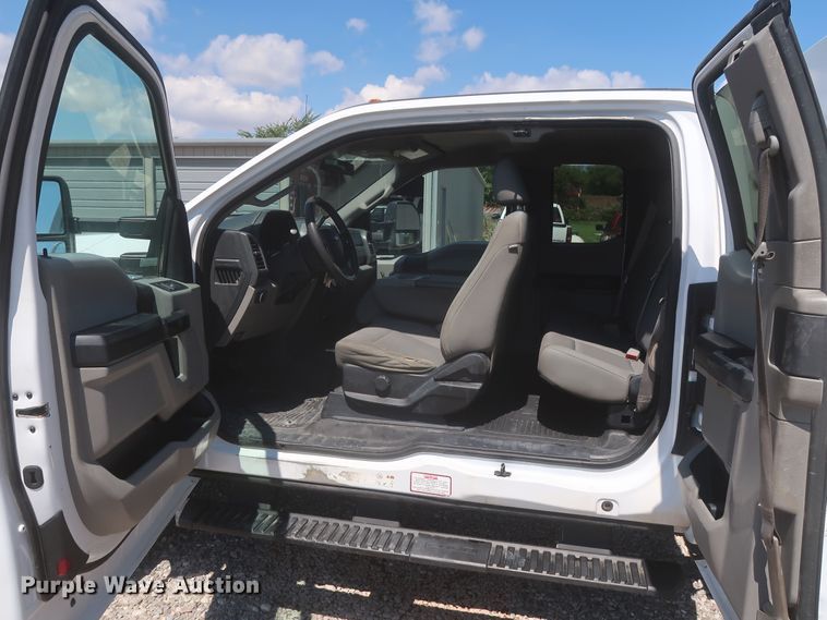 image for item LK9130 2018 Ford F450 Super Duty XL  SuperCab utility / service truck