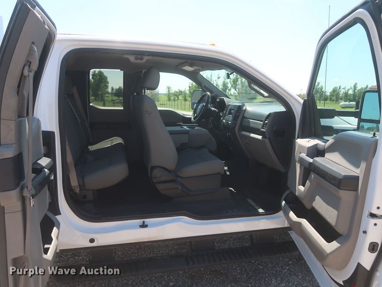 image for item LK9130 2018 Ford F450 Super Duty XL  SuperCab utility / service truck