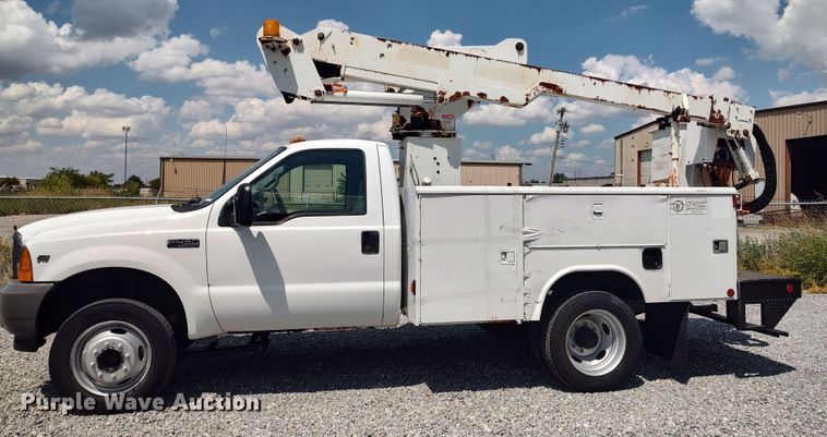 image for item LK9137 2001 Ford F450 Super Duty  bucket truck