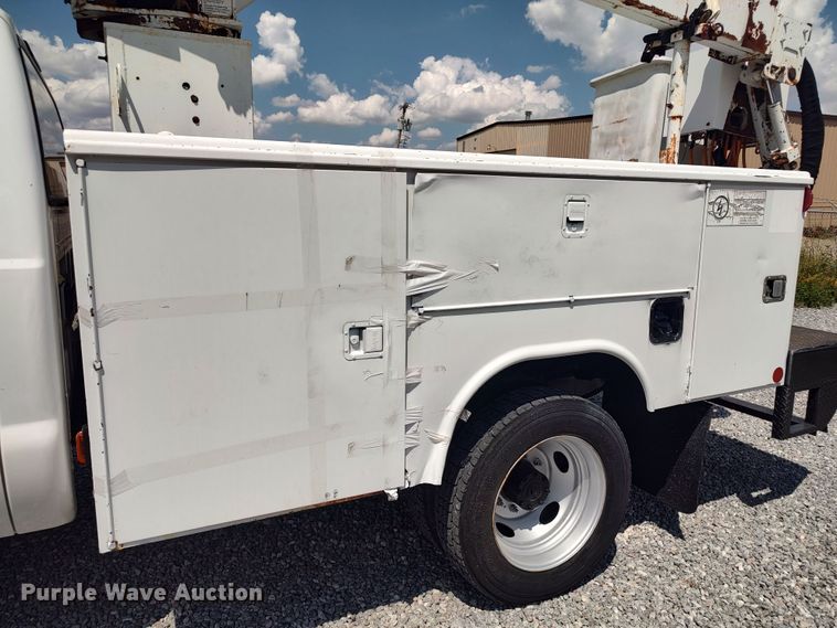 image for item LK9137 2001 Ford F450 Super Duty  bucket truck