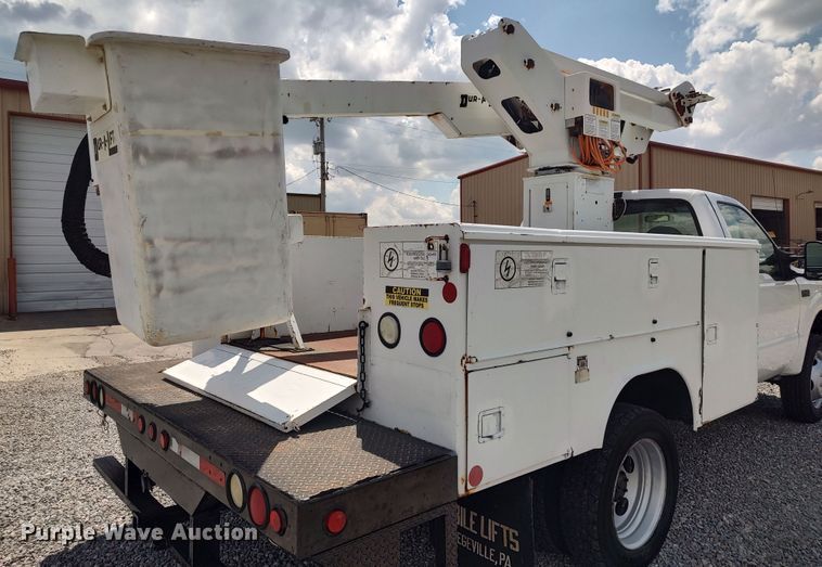 image for item LK9137 2001 Ford F450 Super Duty  bucket truck