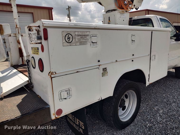 image for item LK9137 2001 Ford F450 Super Duty  bucket truck