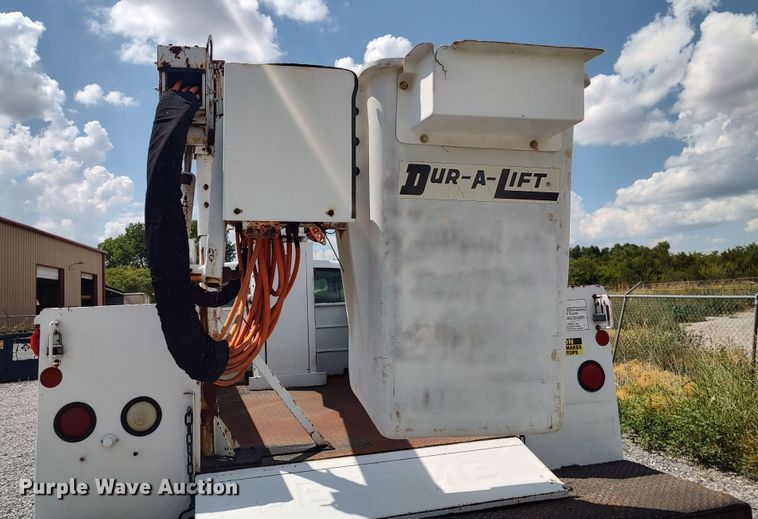 image for item LK9137 2001 Ford F450 Super Duty  bucket truck