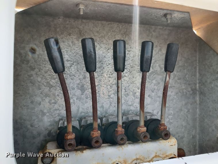 image for item LK9137 2001 Ford F450 Super Duty  bucket truck