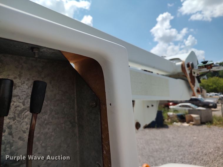 image for item LK9137 2001 Ford F450 Super Duty  bucket truck