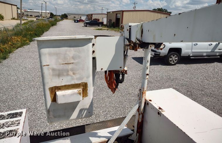 image for item LK9137 2001 Ford F450 Super Duty  bucket truck