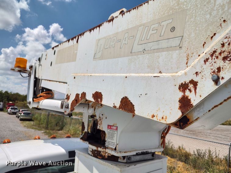 image for item LK9137 2001 Ford F450 Super Duty  bucket truck