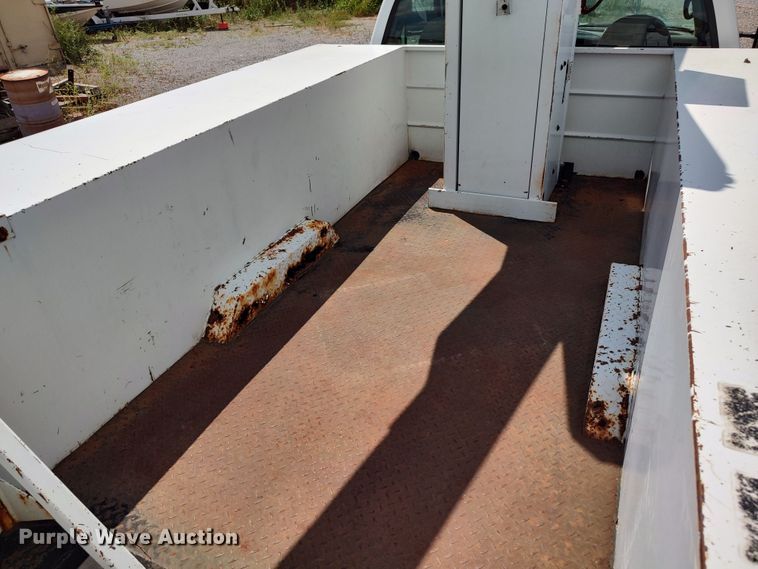 image for item LK9137 2001 Ford F450 Super Duty  bucket truck