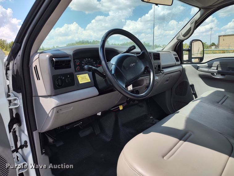 image for item LK9137 2001 Ford F450 Super Duty  bucket truck