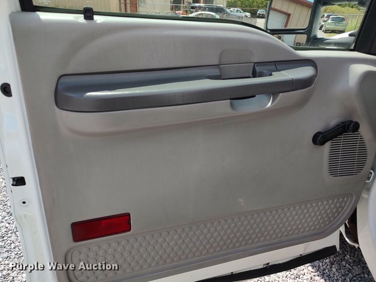 image for item LK9137 2001 Ford F450 Super Duty  bucket truck