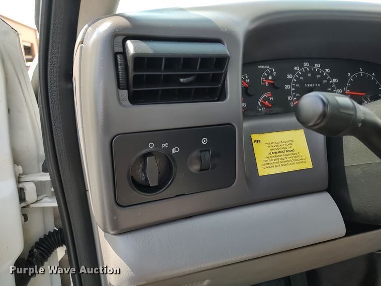 image for item LK9137 2001 Ford F450 Super Duty  bucket truck