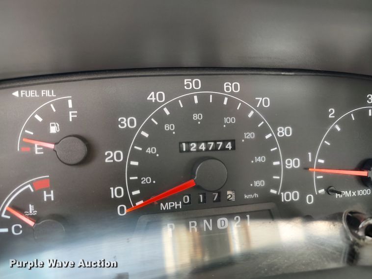 image for item LK9137 2001 Ford F450 Super Duty  bucket truck