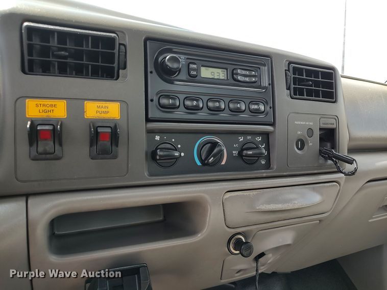 image for item LK9137 2001 Ford F450 Super Duty  bucket truck