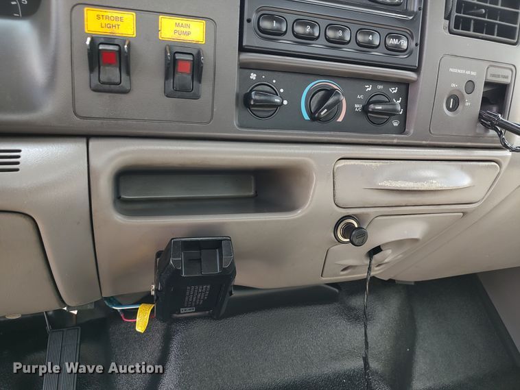 image for item LK9137 2001 Ford F450 Super Duty  bucket truck