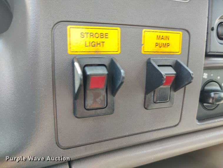 image for item LK9137 2001 Ford F450 Super Duty  bucket truck