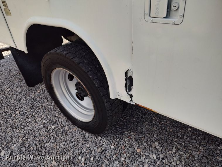 image for item LK9137 2001 Ford F450 Super Duty  bucket truck