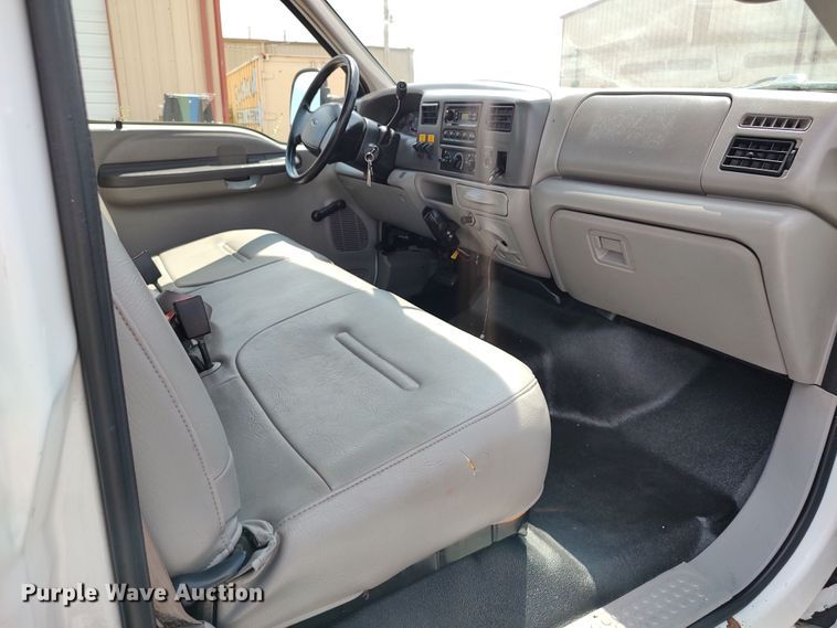 image for item LK9137 2001 Ford F450 Super Duty  bucket truck