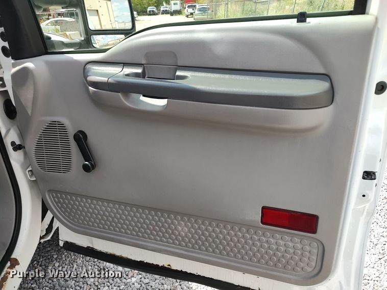 image for item LK9137 2001 Ford F450 Super Duty  bucket truck