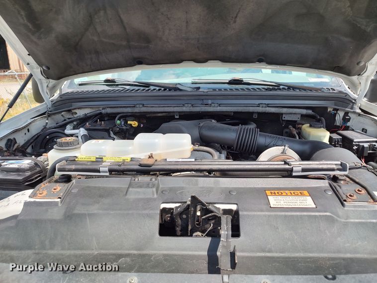 image for item LK9137 2001 Ford F450 Super Duty  bucket truck