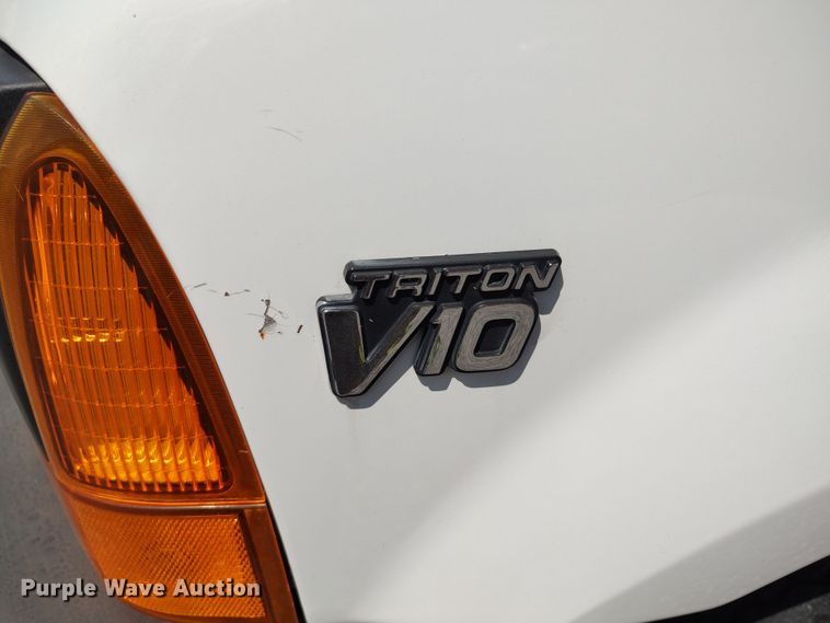 image for item LK9137 2001 Ford F450 Super Duty  bucket truck