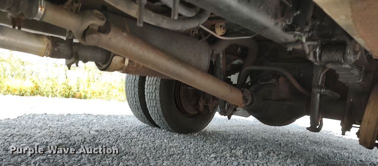 image for item LK9137 2001 Ford F450 Super Duty  bucket truck