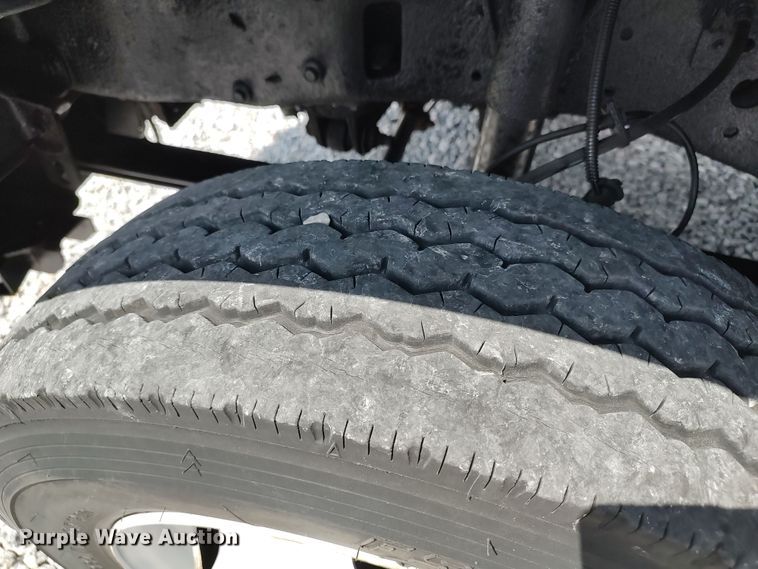 image for item LK9137 2001 Ford F450 Super Duty  bucket truck