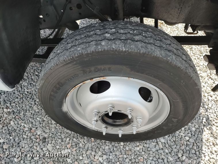 image for item LK9137 2001 Ford F450 Super Duty  bucket truck