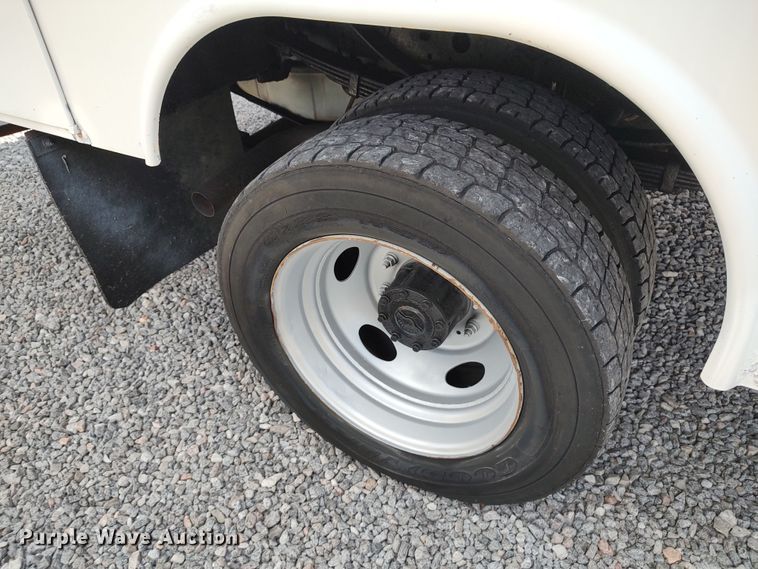 image for item LK9137 2001 Ford F450 Super Duty  bucket truck