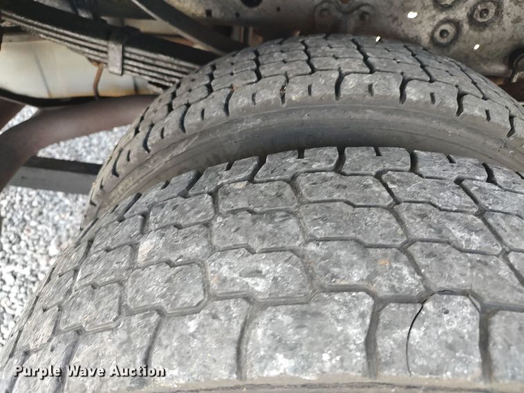 image for item LK9137 2001 Ford F450 Super Duty  bucket truck