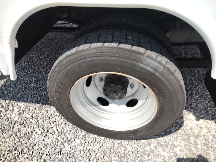 image for item LK9137 2001 Ford F450 Super Duty  bucket truck