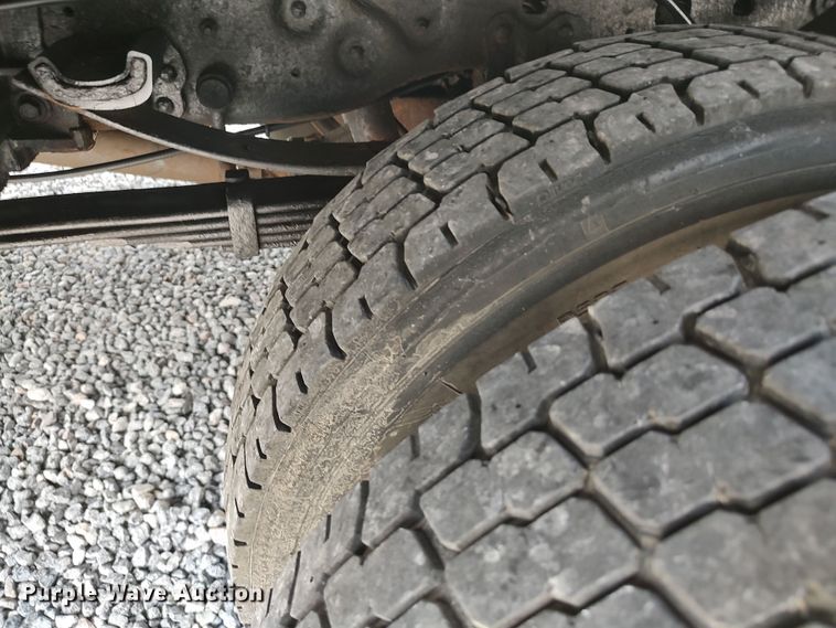 image for item LK9137 2001 Ford F450 Super Duty  bucket truck